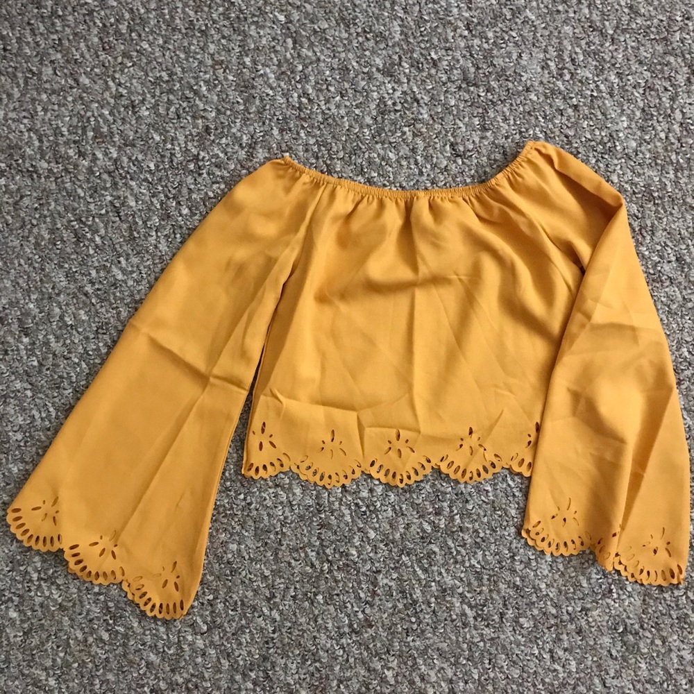 💎SOLD💎 Bell sleeve off the shoulder top